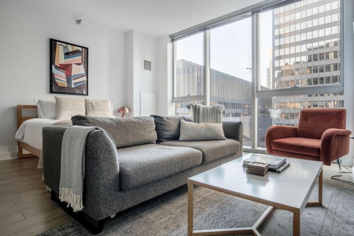 Loop studio w theater games nr Millennium Park CHI-1017