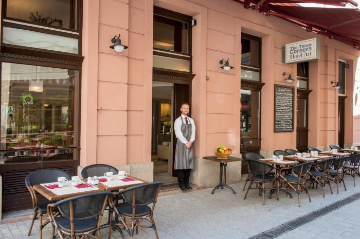 Three Corners Hotel Art