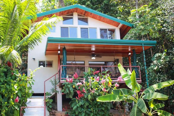 Casita Colibri–Mile to the Beach–Cable&Fiber Wifi!