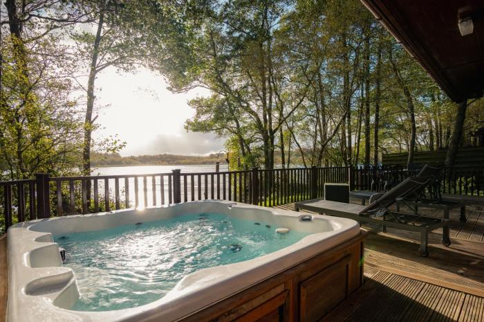 Heron Lodge with Hot-tub