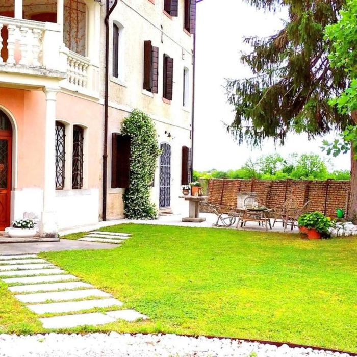 B&B Ernestine Family Home e "La Casa in collina"