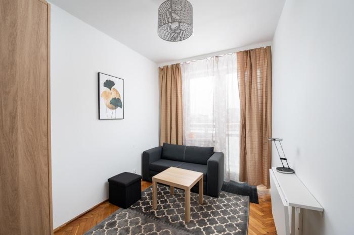 Wierzbno Standard Apartment by BookingHost