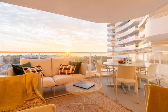 Gran Canet 2BR! Walk to Beach, Sea View, Sauna & Gym