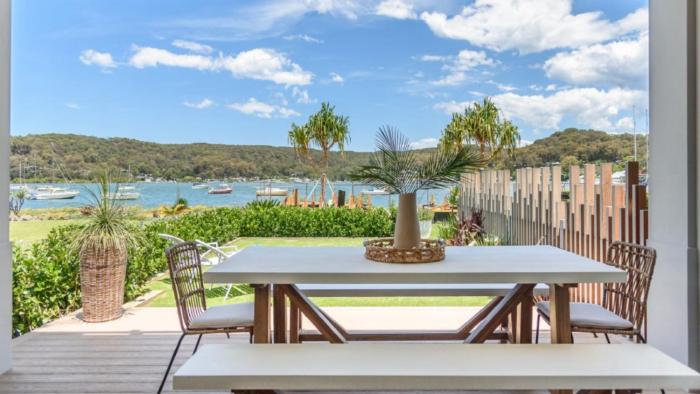 Watersea By The Bay Unit 2, waterfront, walk to shop&restaurants