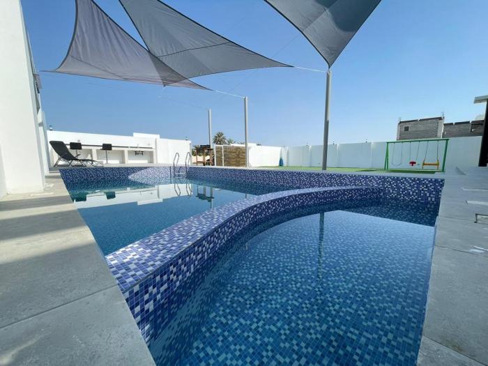 Bareeq Luxury House with Two Private Pools - Barka