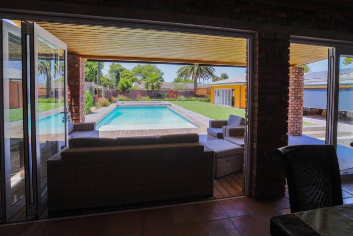 Garten Wohnung mit Pool, 2 Schlafzimmer