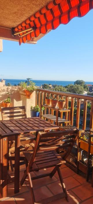 Le Ciel Bleu - vue mer, toute à pied plage et commerce