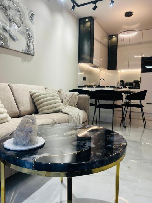 Crystal Luxury Apartment with Free Parking in Cracow for 4 Guests