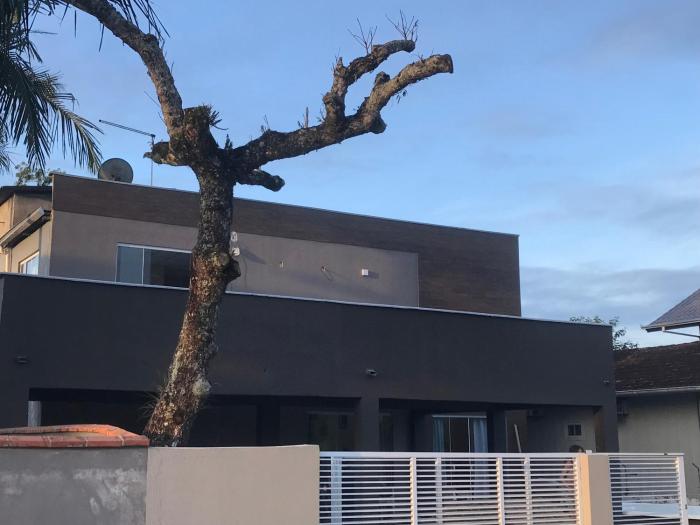 Casa na praia, com piscina, em São Francisco do Sul - Enseada - SC