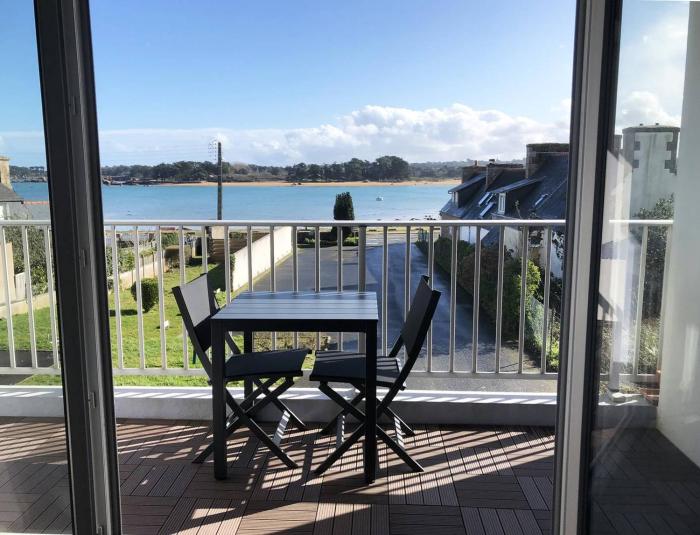 Appartement SUPERBE VUE MER avec balcon, WIFI, à TREGASTEL - Réf 93