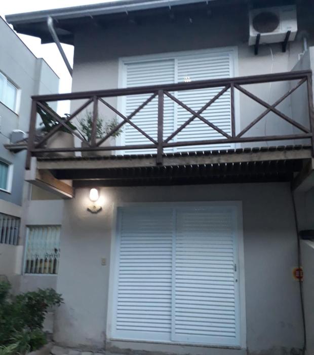 Sobrado no Costão de Bombas