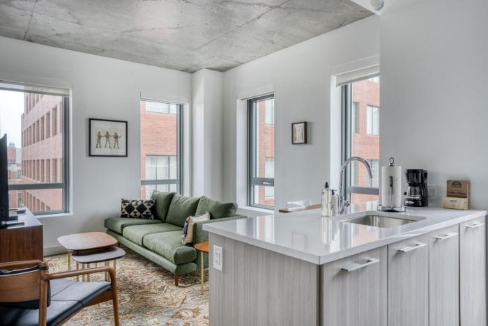 Kendall Square 2br w gym near shops dining BOS-974