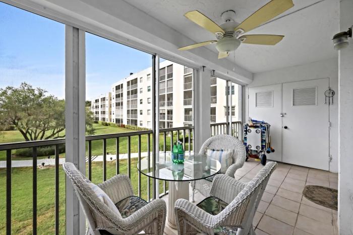 Coastal style condo with pool, spa and steps to beach