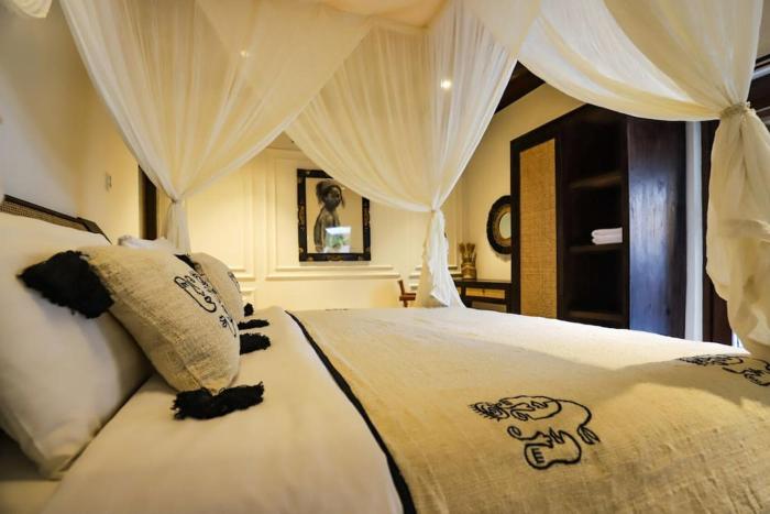 Cozy and Authentic 1-BDR with Balinese Temples