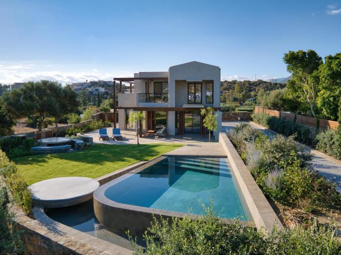 Beachfront Linum Escape Retreat with a Heated Pool