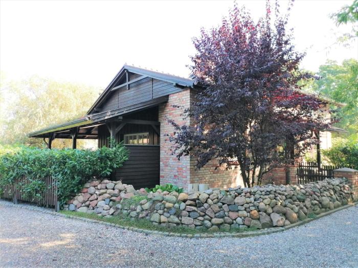 Ferienwohnungen Alter Bahnhof mit Terrasse und Garten OFC 06