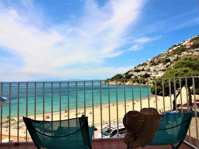 Amplio apartamento en Roses cerca de la playa, con estacionamiento. - ES-258-76