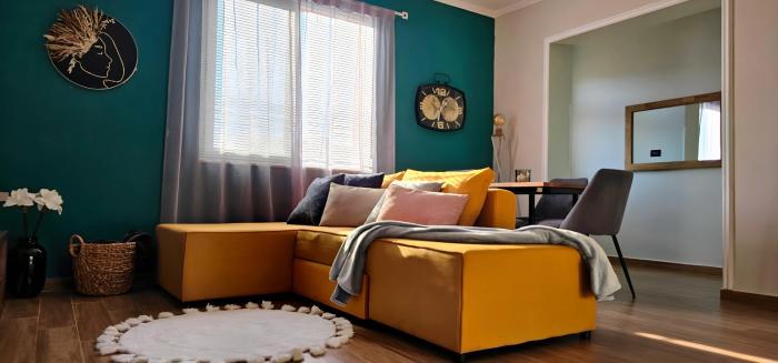 Nuçis Place 2, sunny apartment with balcony near Blloku