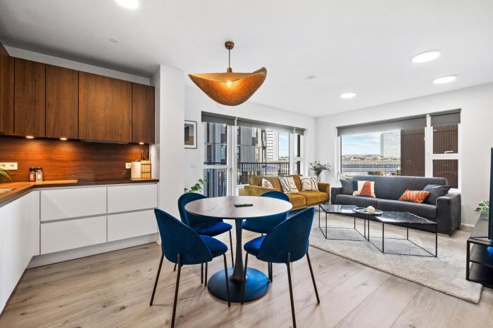 New Apt Near Smáralind Mall With Private Parking