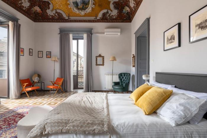 Appartamento con tetti affrescati a Catania centro