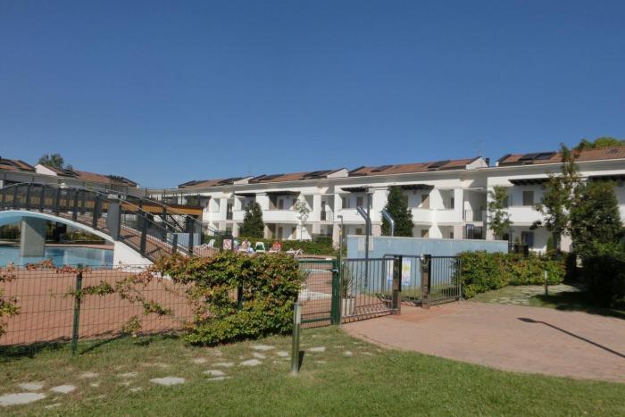 A beautiful apartment in a quiet area with pool