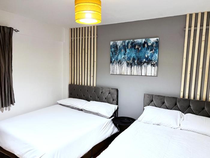 Centrally Located 3 Bed -Sleeps 9 - Free Parking