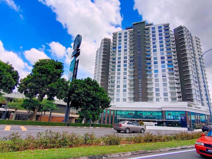 Kulai dputra suites beside ioiMall near Airport and JPO