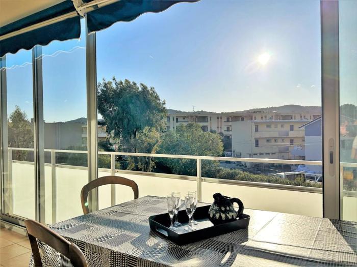 Appartement à 150m de la plage avec terrasse fermée et parking privatif - Bormes-les-Mimosas - FR-1-251-578