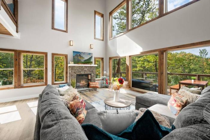 Modern Chalet with Mountain Views in Gatlinburg TN