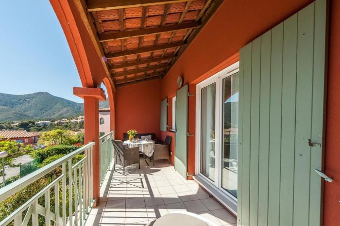 Hübsch eingerichtetes Apartment Miramar mit großem Balkon, Pool, fussläufig zum Strand by Riviera HomeLife