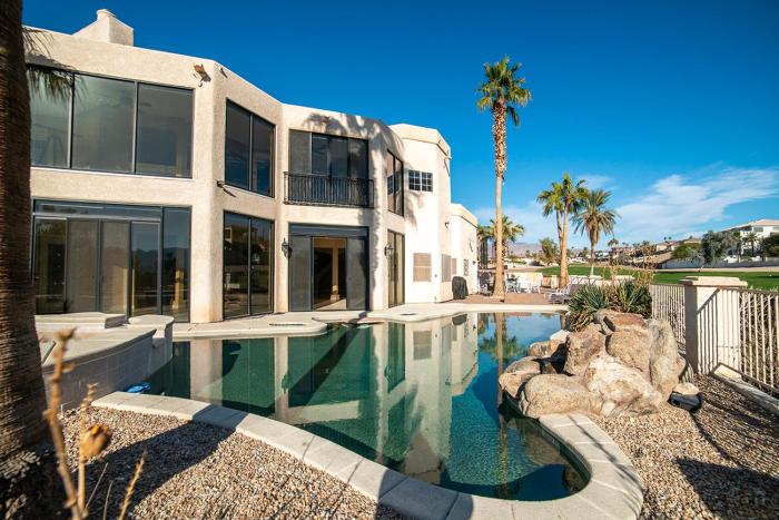 Golf Course Luxury Retreat on Hogan