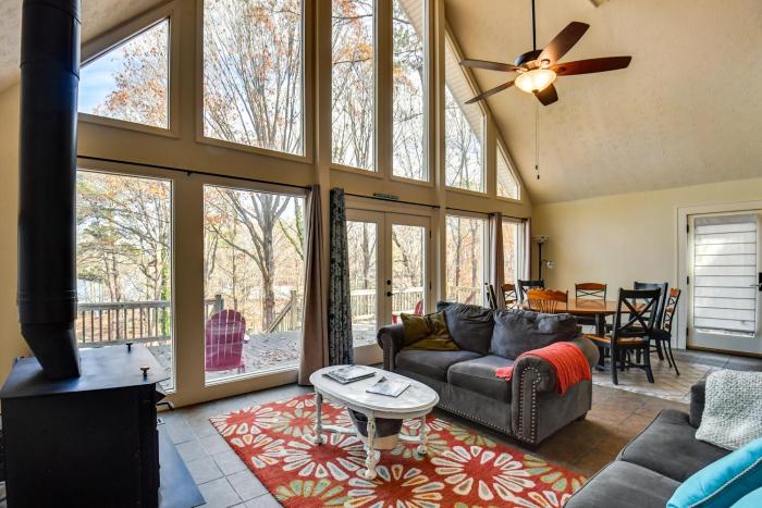 Buckhead Home with On-Site Lake Oconee Access!