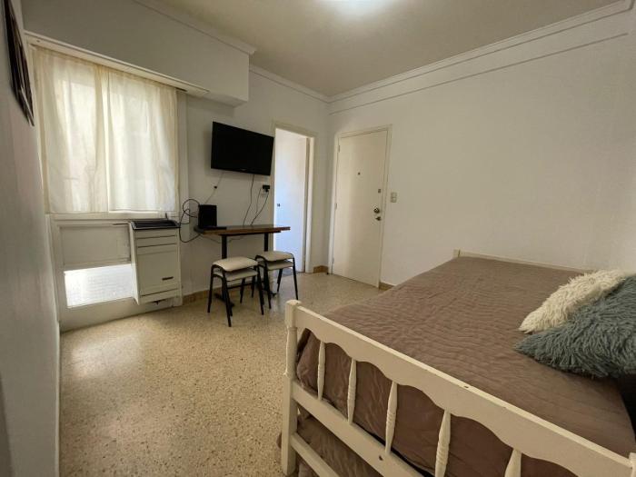 Depto 2 amb. Céntrico y luminoso. A metros de la playa y el casino.