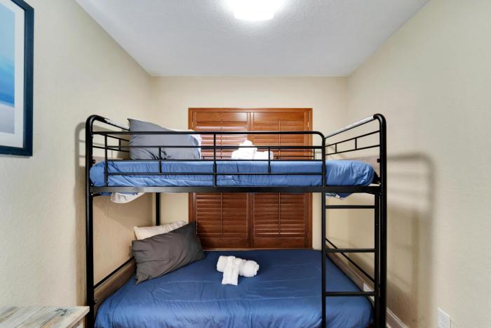 Perfect Escape Waterfront Oasis With Hot Tub