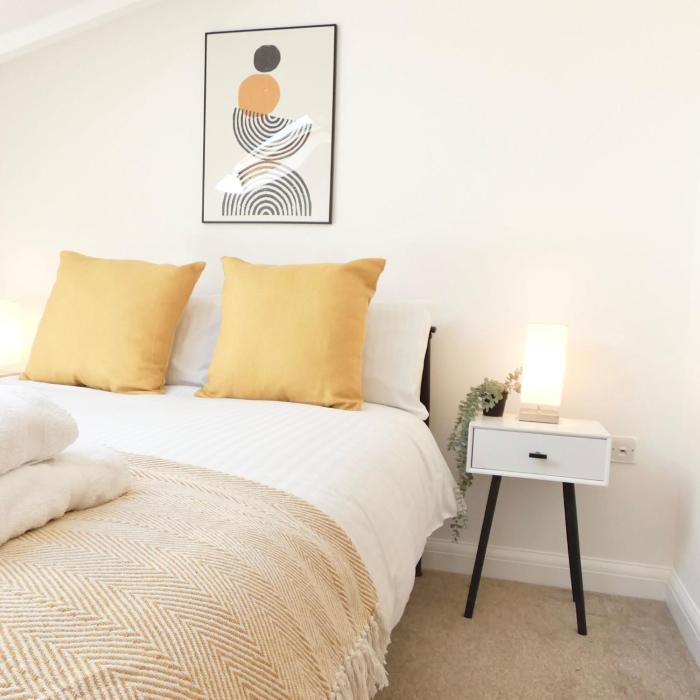 4 Beds 2 Bath close to Gen-Hospital FREE Parking!