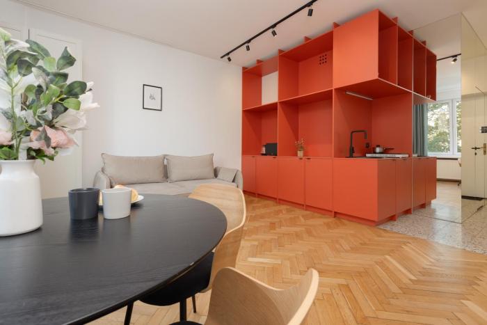 Comfortable and Modern Orange Studio in Warsaw by Renters