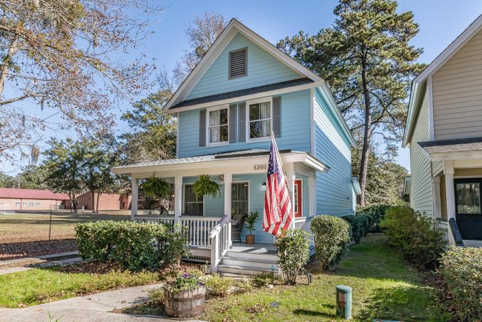 Newly Renovated listing! Cottage on Broad
