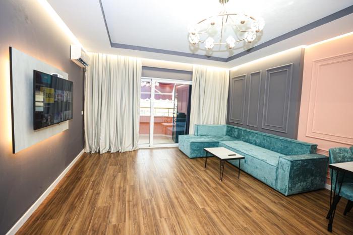 Miku Apartment - Deluxe 2 Bedroom Apartment At Komuna e Parisit