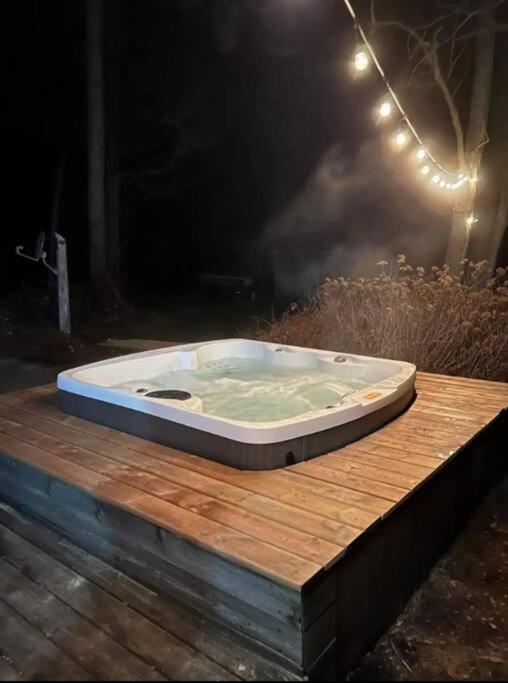 Hidden Oasis with Hot Tubs, & Starry Fire Pits