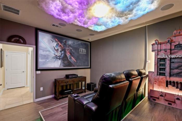 9 Bed Theatre Rm Stunner in Windsor Island