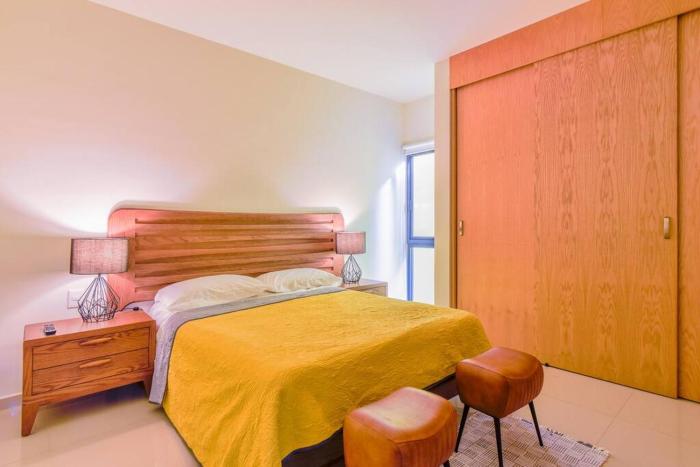 Bonito condo Zona Dorada con Piscina y Cochera