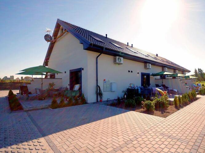 Comfortable holiday homes with terraces, Mielenko