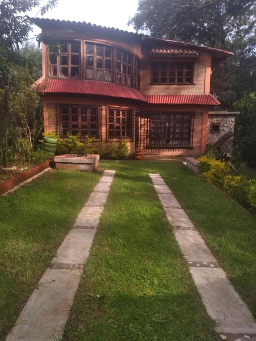 Cabaña rústica en el bosque-servicios limitados-ideal para desconectarse