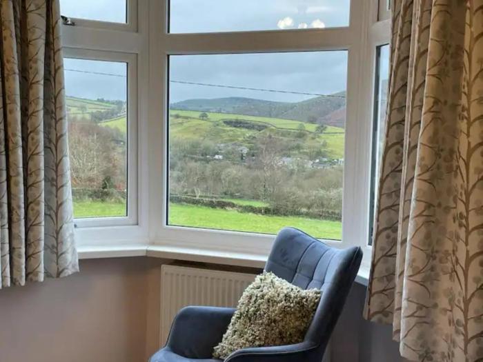 Panoramic Peak Views 3 Bed Log Burner Walks from Door