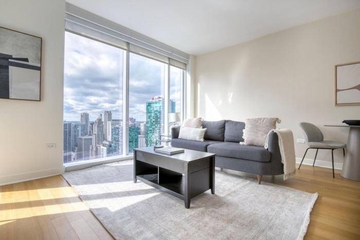 Streeterville jr 1br w steam room nr Riverwalk CHI-999