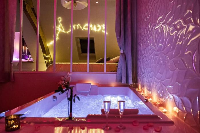 La Mezzanine de lEtoile suite avec jacuzzi privé