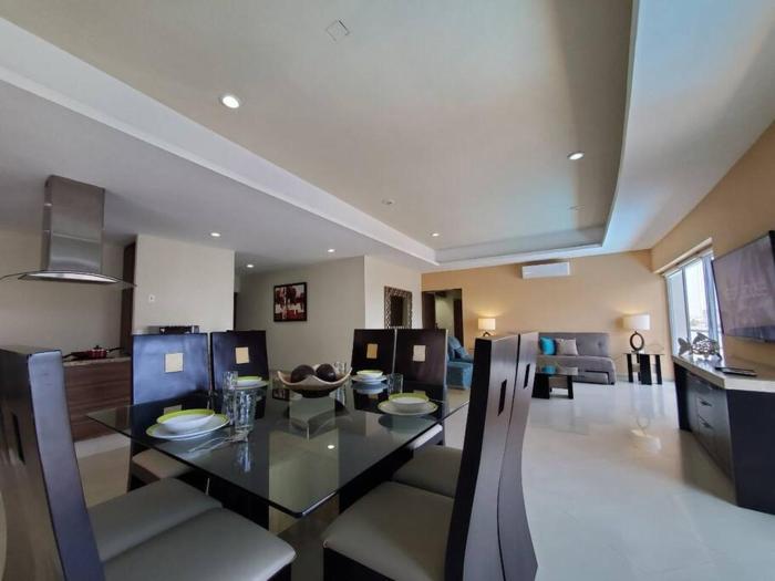 Grande Condo 1 Cuadra de Playa