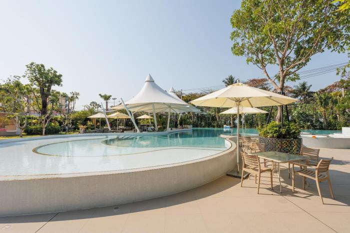 Copacabana Beach Jomtien 4578 By Pim