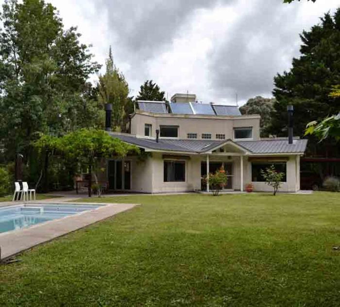 Casa con pileta en Pinares de Santa Clara