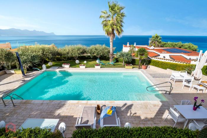 Villa vista mare e piscina privata ad Alcamo